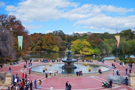 NEW YORK CITY - Oct 21: Central Park, a National Historic Landmark since 1963 with 25 million annual visitors, is the most visited urban park in the United States. October 21, 2010 in Manhattan, New York City.のeditorial素材