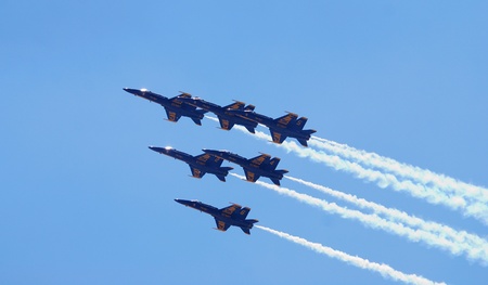 JONES BEACH - MAY 30: US Navy Blue Angels Delta Formation on Jones Beach Air Show on May 30, 2010 in Jones Beach, New York. のeditorial素材