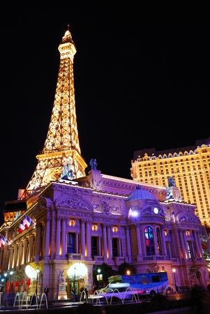 LAS VEGAS - MAR 4: Paris Las Vegas hotel and Casino with the theme of Paris in France on March 4, 2010 in Las Vegas, Nevada. のeditorial素材