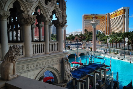 LAS VEGAS - MAR 4: Treasure Island located in the center of Vegas Strip with 2,664 rooms and 220 suites as the famous landmark on March 4, 2010 in Las Vegas, Nevada. のeditorial素材