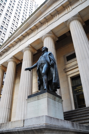 George Washington statue, New York City, overlooking Wall Streetのeditorial素材