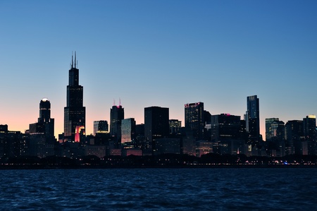 Chicago city urban skyline panorama silhouette at dusk with skyscrapers over Lake Michigan with clear sky.のeditorial素材