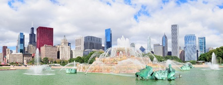 Chicago skyline panorama with skyscrapers and Buckingham fountain in Grant Park in the morning.のeditorial素材