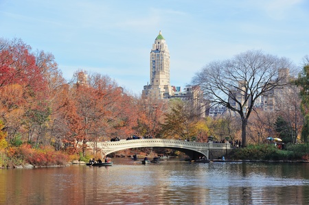 NEW YORK CITY - NOV 19: People have fun in Central Park on November 19, 2011 in New York City. It is a National Historic Landmark since 1963 and the most visited urban park in the United States. の写真素材