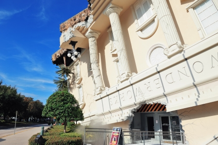 ORLANDO, FL - FEB 6: Bizarre architecture on International Drive on February 6, 2012 in Orlando. The drive is 11.5 mile tourist strip in Orlando featured with hotels, theme parks, bars, outlet malls.のeditorial素材