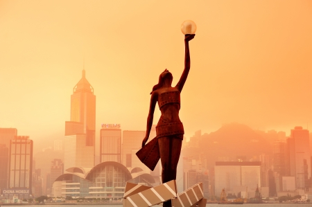 HONG KONG, CHINA - APR 17: Statue and skyline in Avenue of Stars on April 17, 2012 in Hong Kong, China. The promenade honours celebrities of the Hong Kong film industry as the famous city attraction.のeditorial素材