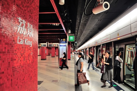 HONG KONG, CHINA - APR 23: Subway station interior on April 23, 2012 in Hong Kong, China. Over 90% daily travelers use public transportation rank Hong Kong the highest in the world. のeditorial素材