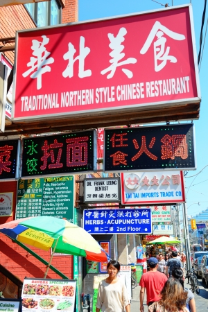 TORONTO, CANADA - JULY 2: Chinatown street view on July 2, 2012 in Toronto. It is one of the largest Chinatowns in North America and Chinese-Canadian Communities in Great Toronto Area.のeditorial素材
