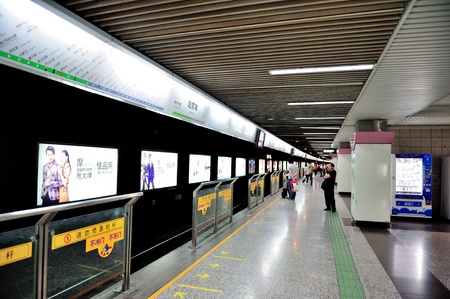 SHANGHAI, CHINA - MAY 27: Shanghai subway station interior on May 27, 2012 in Shanghai, China. The Shanghai Metro system has 11 lines, 278 stations and is the longest and 5th busiest in the world.のeditorial素材