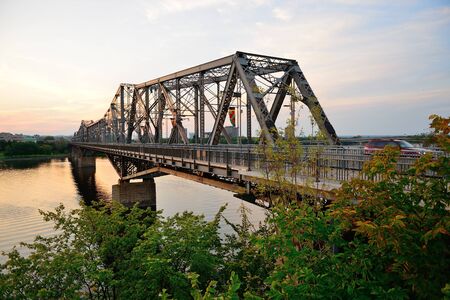 Ottawa, CANADA - SEP 8: Alexandra Bridge over river on September 8, 2012 in Ottawa, Canada. Constructed between 1898 and 1900, it's main cantilever centre span was, the longest in Canada and the fourth longest in the world.のeditorial素材