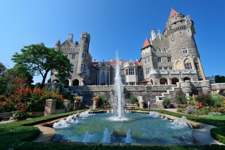 TORONTO, CANADA - JULY 3: Casa Loma exterior view on July 3, 2012 in Toronto, Canada. Built 1911¨C1914 and was Established as museum 1937, it was the largest private residence in Canada.のeditorial素材