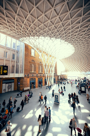 LONDON, UK - SEP 27: Kings Cross railway station interior on September 27, 2013 in London, UK. Opened in 1852, it is the southern terminus of the East Coast Main Line.のeditorial素材