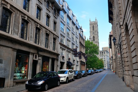 MONTREAL, CANADA - SEP 8: City street view on September 8, 2012 in Montreal, Canada. It is the largest city in Quebec, the second-largest in Canada and the 15th-largest in North America.のeditorial素材