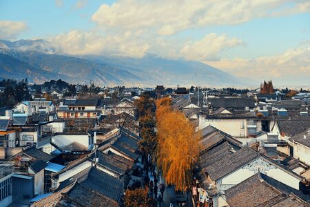 DALI, CHINA - DEC 5: Street view on December 5, 2014 in Dali, China. Dali is the ancient capital of Nanzhao in 8-9th centuries and Kingdom of Dali and major travel attractions in China.のeditorial素材
