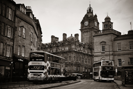 EDINBURGH, UK - OCT 8: City street view with traffic on October 8, 2013 in Edinburgh. As the capital city of Scotland, it is the largest financial centre after London in the UK.のeditorial素材