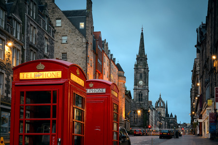 EDINBURGH, UK - OCT 8: City street view on October 8, 2013 in Edinburgh. As the capital city of Scotland, it is the largest financial centre after London in the UK.のeditorial素材