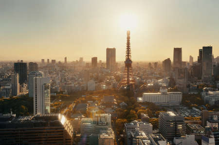 Tokyo Tower and urban skyline rooftop view at sunset, Japan.のeditorial素材