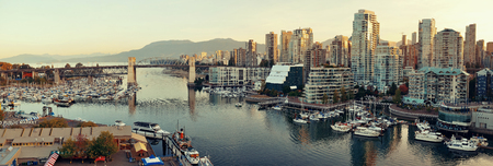 VANCOUVER, BC - AUG 17: Vancouver bay aerial view on August 17, 2015 in Vancouver, Canada. With 603k population, it is one of the most ethnically diverse cities in Canada.のeditorial素材