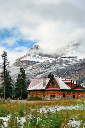 Cabin with snow capped mountain and forest in Banff National Parkのeditorial素材