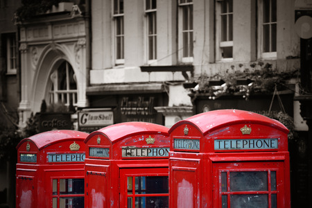 EDINBURGH, UK - OCT 8: City street view on October 8, 2013 in Edinburgh. As the capital city of Scotland, it is the largest financial centre after London in the UK.のeditorial素材