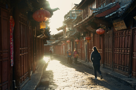 Lijiang, CHINA - DEC 5: Street view on December 5, 2014 in Lijiang, China. Lijiang old town is a UNESCO Heritage Site with 800 years history and confluence for trade along the old tea horse road.のeditorial素材