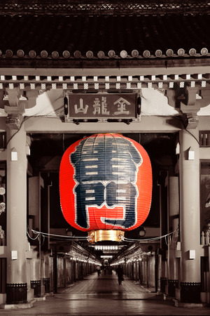 Sensoji Temple portal in Tokyo Japan at night.のeditorial素材