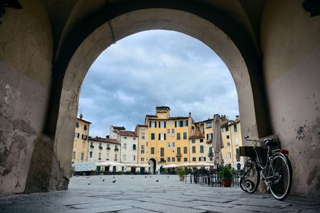 Arch entrance of Piazza dell Anfiteatro in Lucca Italyの写真素材