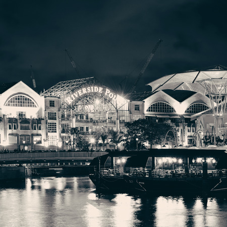 SINGAPORE - APR 5: Clarke Quay at night with street view and restaurant on April 5, 2013 in Singapore. As a historical riverside quay, it is now the hub of Singaporean nightclubs.のeditorial素材