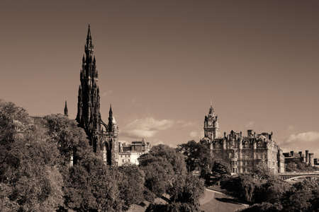Scott Monument and Edinburgh city view in United Kingdom.のeditorial素材