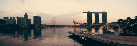 Singapore skyline with urban buildings over waterのeditorial素材
