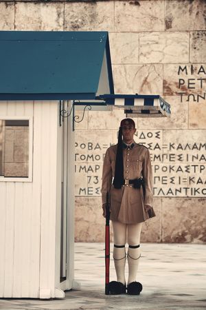 ATHENS - SEP 26: Changing the Guard ceremony at Syntagma Square on September 26, 2016 in Athens, Greece. It is one of the military tradition and tourism attraction in the city.の写真素材