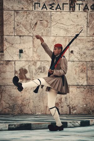 ATHENS - SEP 26: Changing the Guard ceremony at Syntagma Square on September 26, 2016 in Athens, Greece. It is one of the military tradition and tourism attraction in the city.のeditorial素材