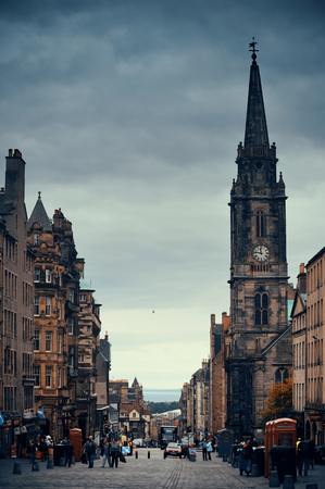 EDINBURGH, UK - OCT 8: City street view on October 8, 2013 in Edinburgh. As the capital city of Scotland, it is the largest financial centre after London in the UK.のeditorial素材