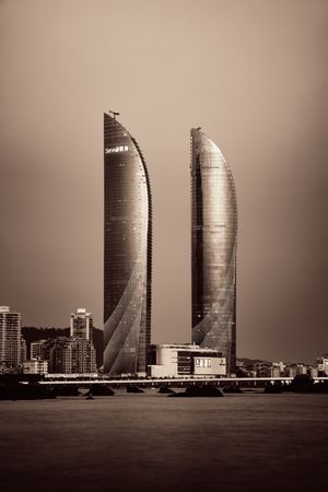 XIAMEN, CHINA â FEB 16: Shimao Twin Tower and city skyline on February 26, 2018 in Xiamen. Xiamen was ranked as China's 2nd-"most suitable city for living"のeditorial素材