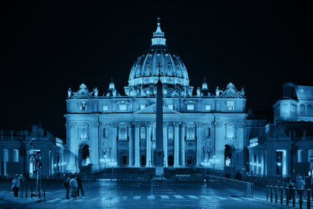 St. Peterâs Basilica at night in Vatican City.の写真素材