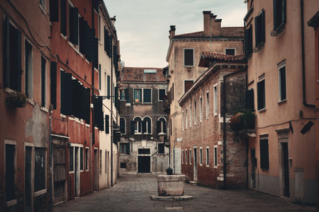 Courtyard with well and historical buildings in Venice, Italy.の写真素材