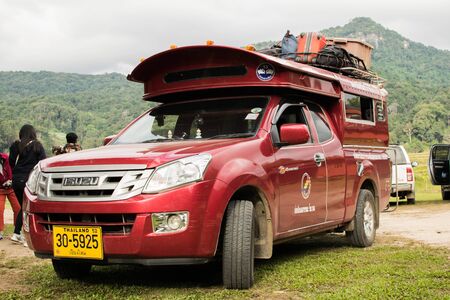 Chom Thong, Chiang Mai, Thailand Date: 2-Dec-2017.  Red buses hire tourists to visit nature. Rent car for touristのeditorial素材