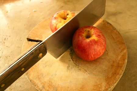 2 apples on chopの写真素材