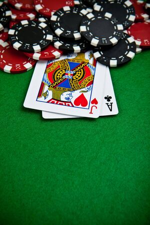 Black and red poker chips in the background.
のeditorial素材