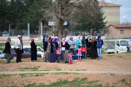 many children returning into Konbane with their parents. 3.4.2015, Kobane, Syriaのeditorial素材