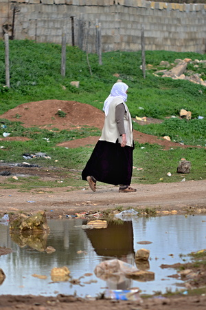 many children returning into Konbane with their parents. 3.4.2015, Kobane, Syriaのeditorial素材
