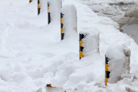 Winter. restraining pins. Very snowy sidewalk, snow-stray pathway, snowy cars, cold winter weatherの写真素材
