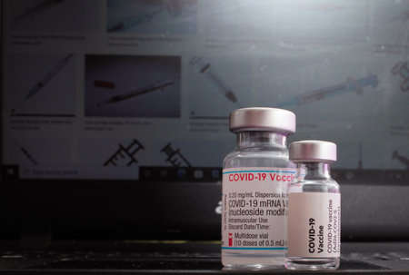 Vials of Vaccine for coronavirus cure, vaccine for Covid -19 pandemic and syringeの写真素材