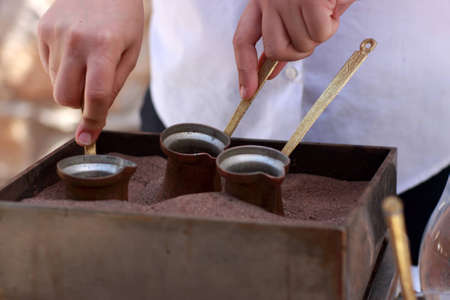 The installation of coffee pots in the sand