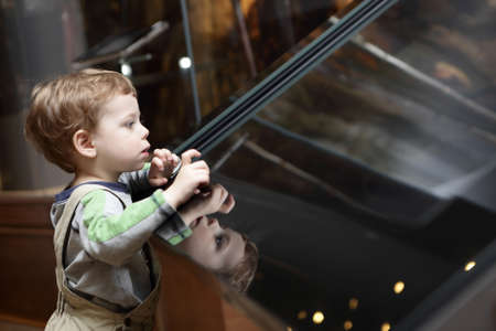 Kid learning touch screenの写真素材