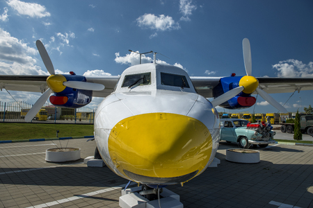 airplane propeller front close-up view yelow and blue color