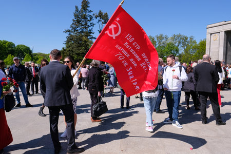Berlin, Germany - May 9, 2023: Crowd of people with Russian and Soviet flags at Soviet War Memorial in Berlins Tiergartnen park on Soviet Victory Dayのeditorial素材