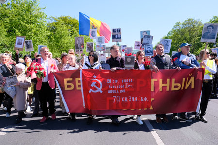Berlin, Germany - May 9, 2023: Crowd of people with Russian and Soviet flags at Soviet War Memorial in Berlins Tiergartnen park on Soviet Victory Dayのeditorial素材