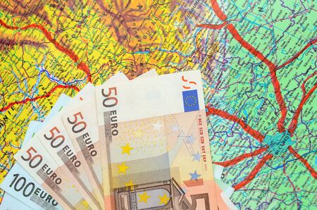 Map With Vacation Marked Roads And The Money Needed For The Tripの写真素材