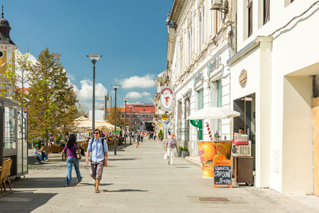 CLUJ NAPOCA, ROMANIA - AUGUST 22, 2014: Tourists Walking Downtown In The Old Center Of Cluj Napoca.のeditorial素材